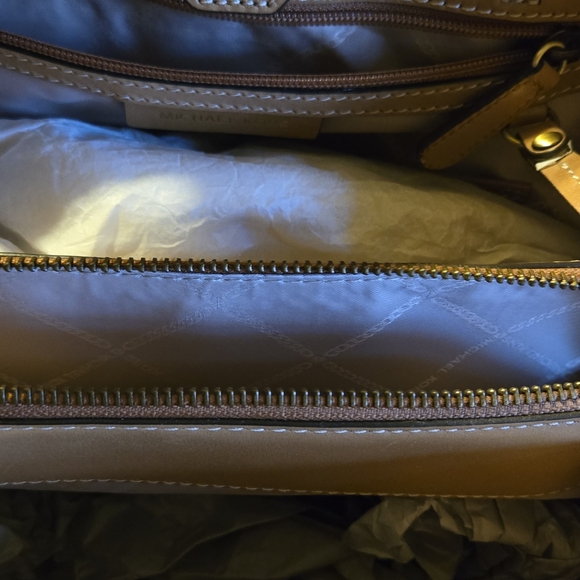 Purse - Picture 2 of 4